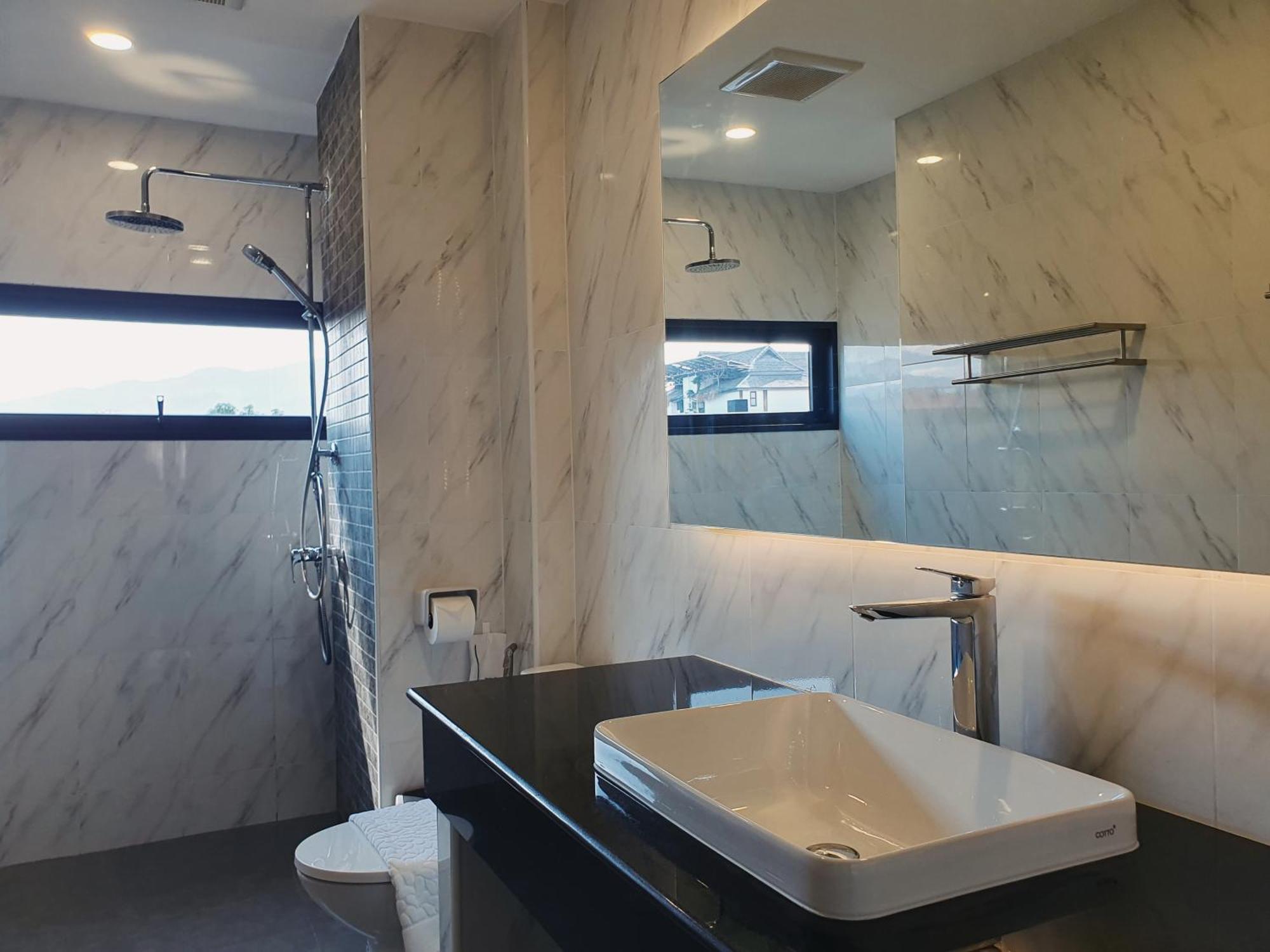 The Sila Suites - Intrawarorot Чиангмай Екстериор снимка